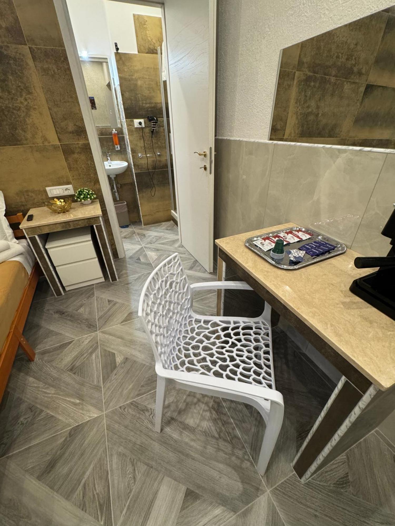 Luxor Eco Roma Casa E Appartamento Per Vacanze In Centro Piazza Bologna, Colosseo, Piazza Di Spagna, Vaticano, San Pietro, Sapienza, Fontana Di Trevi, Piazza Navona, Trastevere, Tiburtina, Termini, Aeroporto Luaran gambar