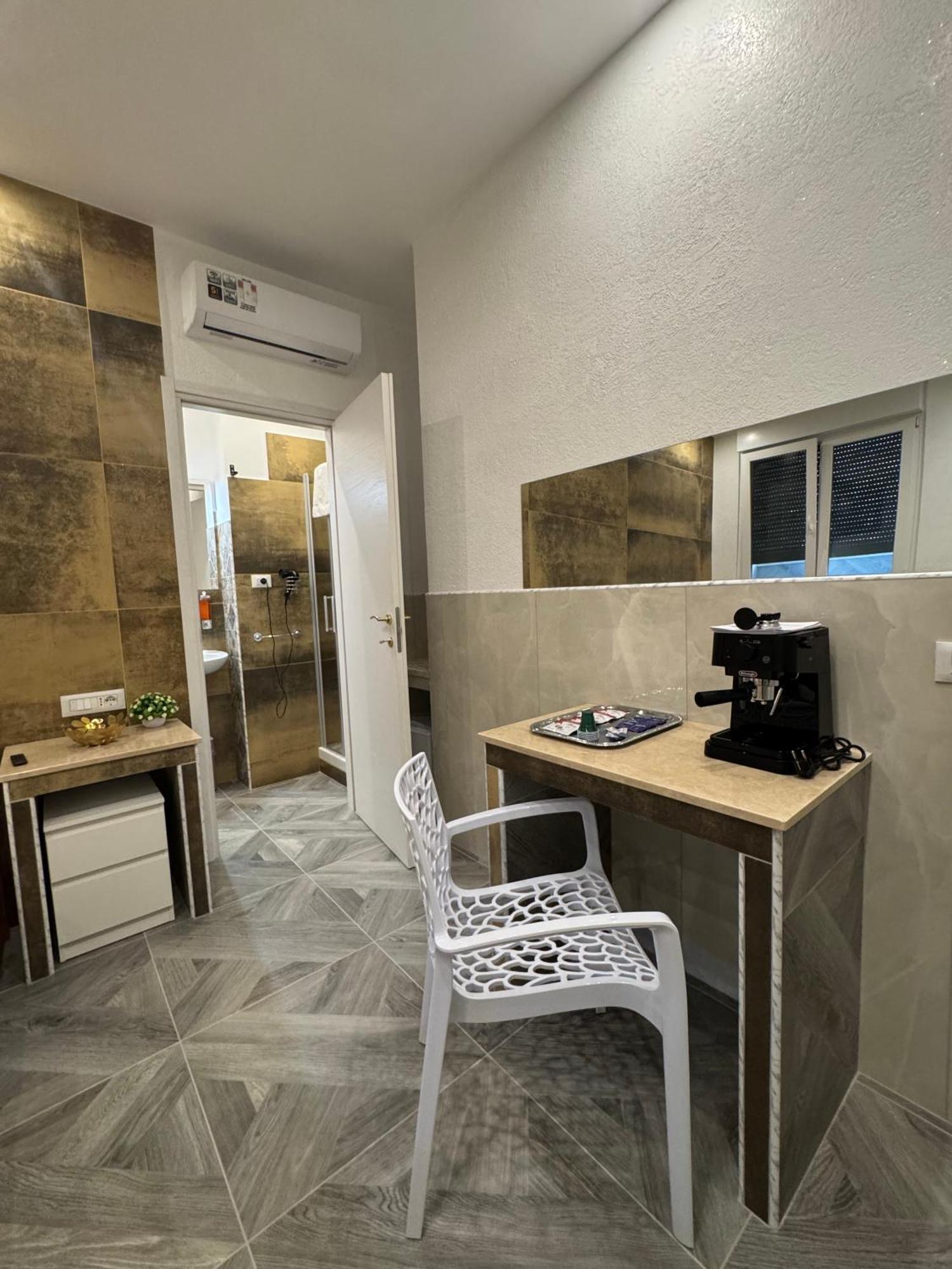 Luxor Eco Roma Casa E Appartamento Per Vacanze In Centro Piazza Bologna, Colosseo, Piazza Di Spagna, Vaticano, San Pietro, Sapienza, Fontana Di Trevi, Piazza Navona, Trastevere, Tiburtina, Termini, Aeroporto Luaran gambar